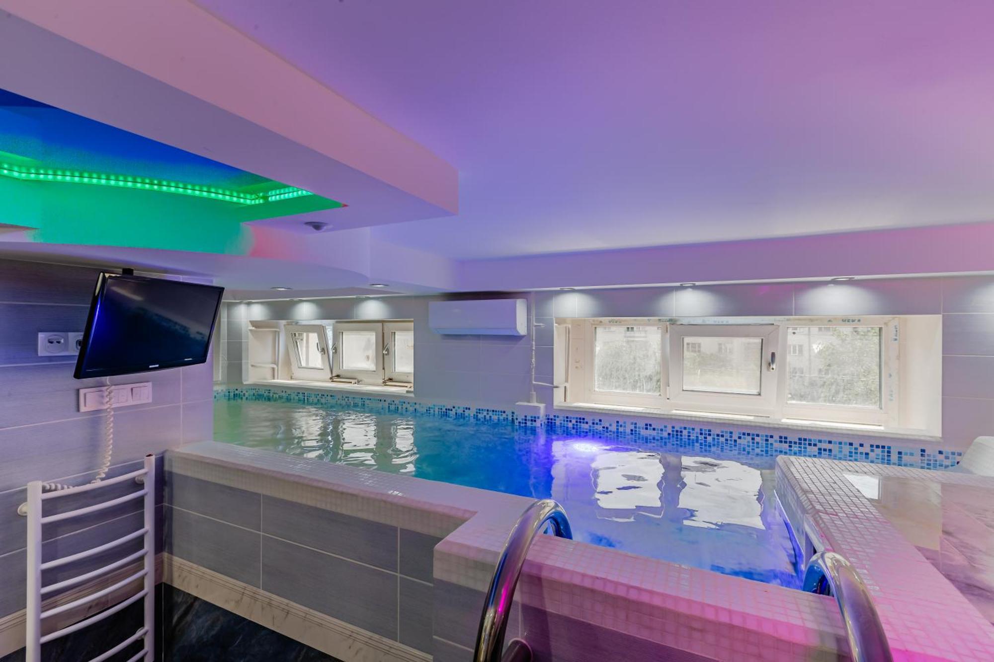 Luxury Apartment With Pool And Hammam كييف المظهر الخارجي الصورة